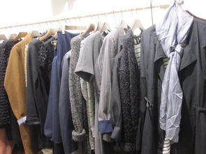 探索韓國(guó)進(jìn)口女裝商機(jī) 批發(fā)零售代銷一體化，零門檻創(chuàng)業(yè)新選擇